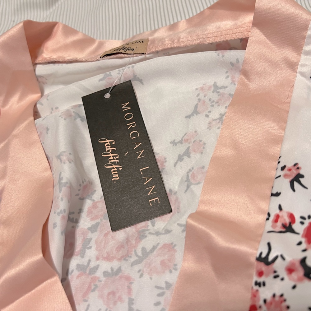 NWT Allie Robe In White Floral - Picture 4 of 4